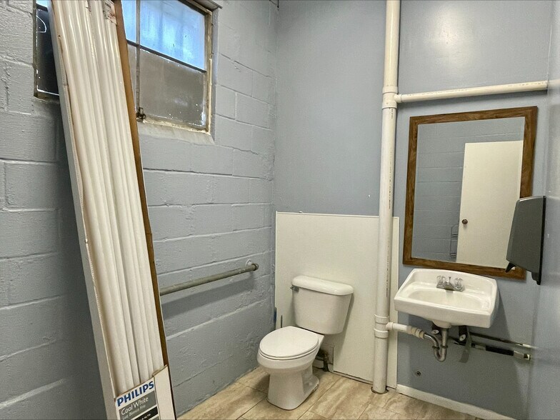 More Photos Of 1749-1751 S Main St, Akron Storefront Retail Residential For Lease