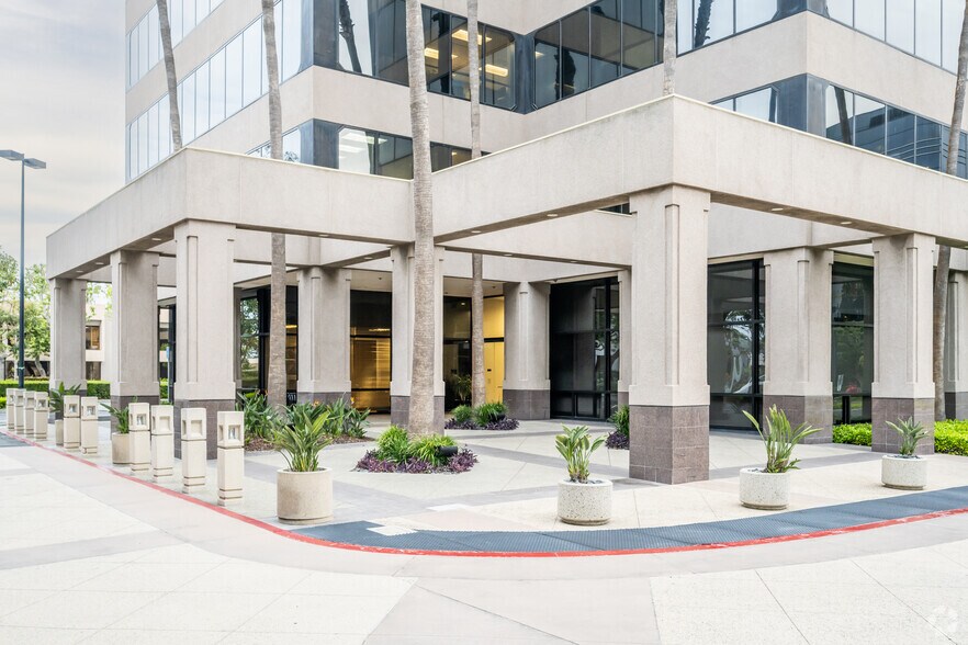 More Photos Of 1401 Dove St, Newport Beach Office For Lease