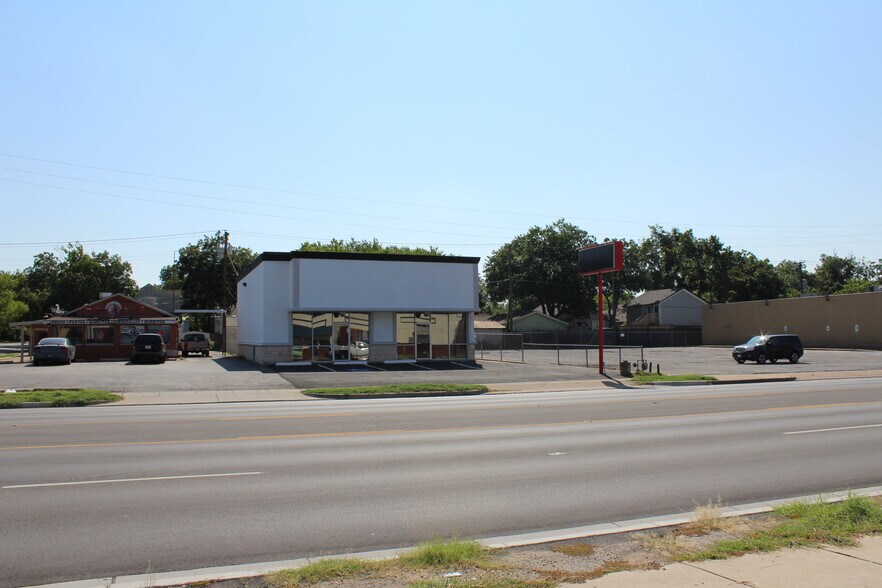 More Photos Of 1905 8th Ave, Fort Worth Freestanding For Lease