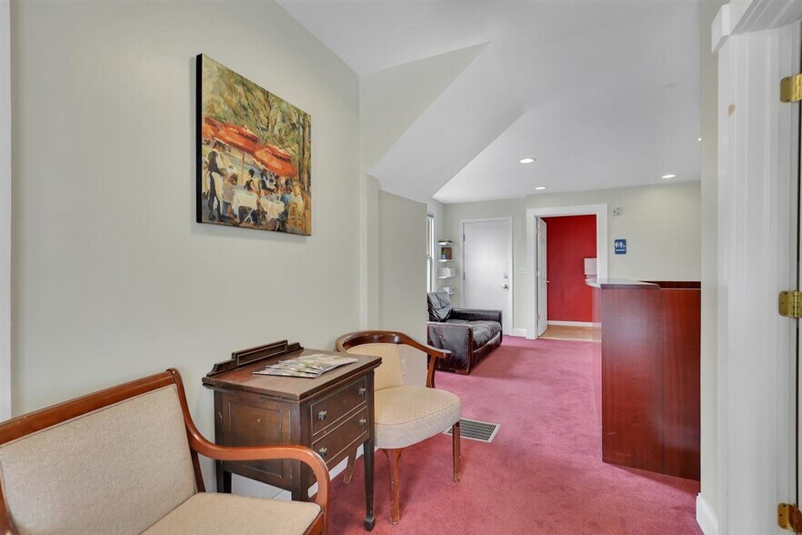 More Photos Of 36 School St, Glastonbury Office For Sale