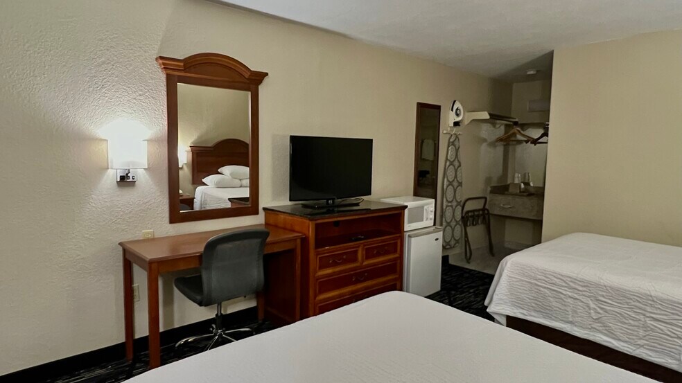 More Photos Of 1013 Highway 231 S, Troy Hotel For Sale