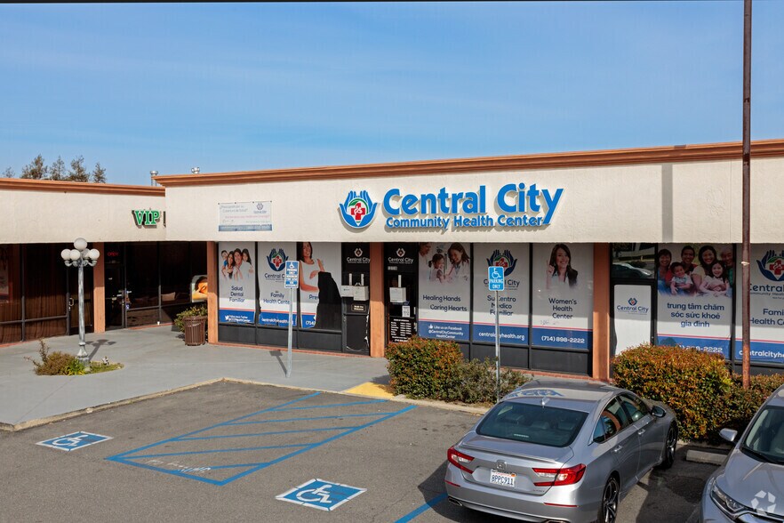 More Photos Of 12100-12116 Beach Blvd, Stanton Unknown For Lease