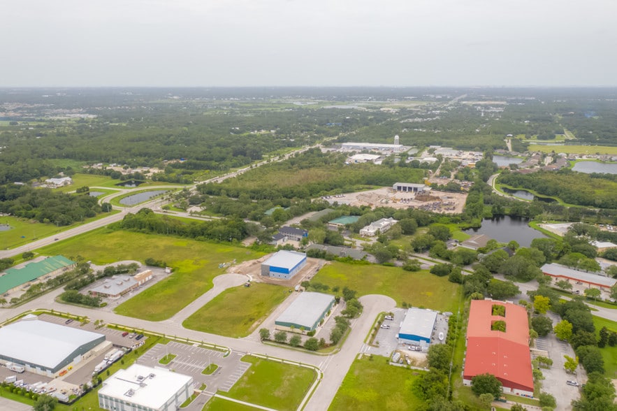 More Photos Of 8120-8130 Uzita Dr, Sarasota Flex For Lease