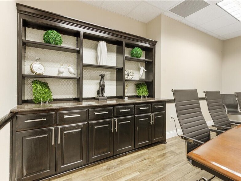 More Photos Of 4101 William D Tate Ave, Grapevine Office For Lease