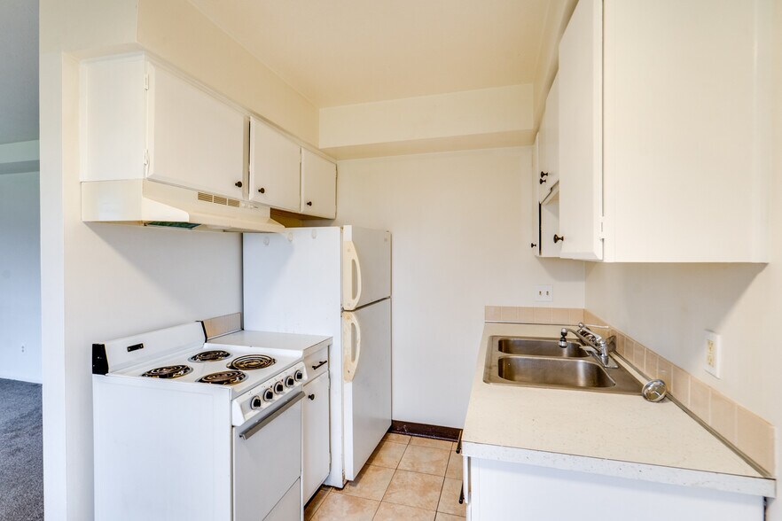 More Photos Of 2615 Ellet Ave, Akron Apartments For Sale