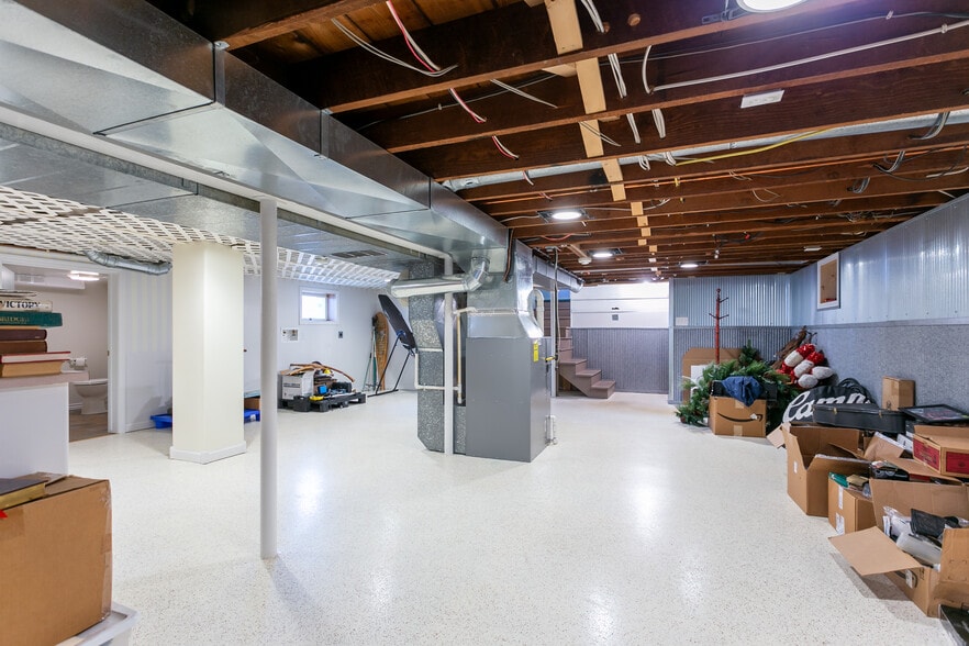 More Photos Of 313 1st Ave, Laurel Office For Sale