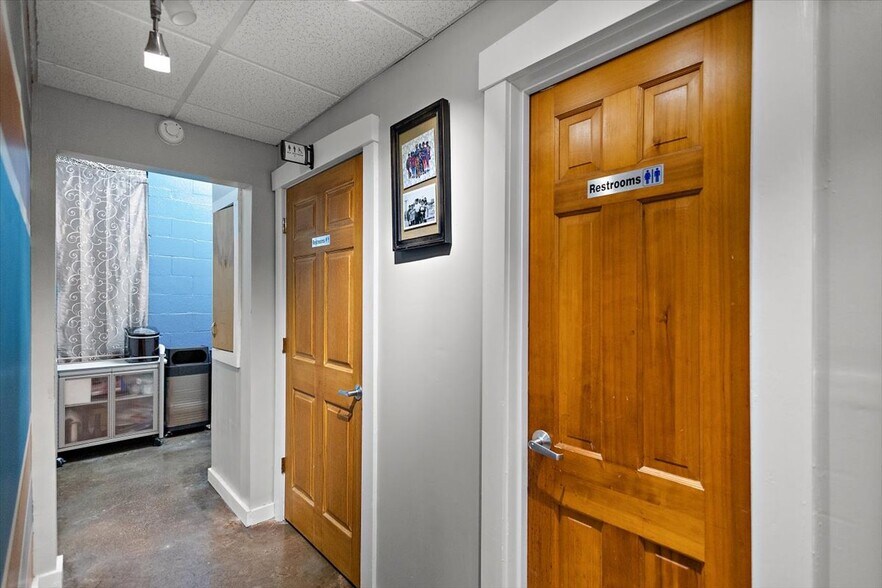 More Photos Of 908 Cherry St, Vicksburg Office For Sale