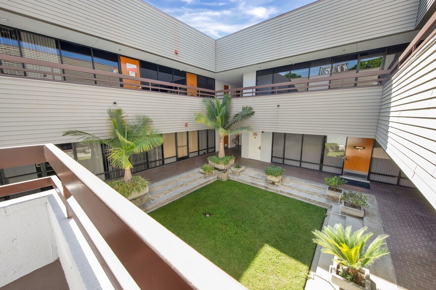 More Photos Of 20 E Foothill Blvd, Arcadia Loft Creative Space For Lease