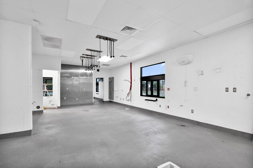 More Photos Of 507 W 3rd St, Pembroke Fast Food For Sale