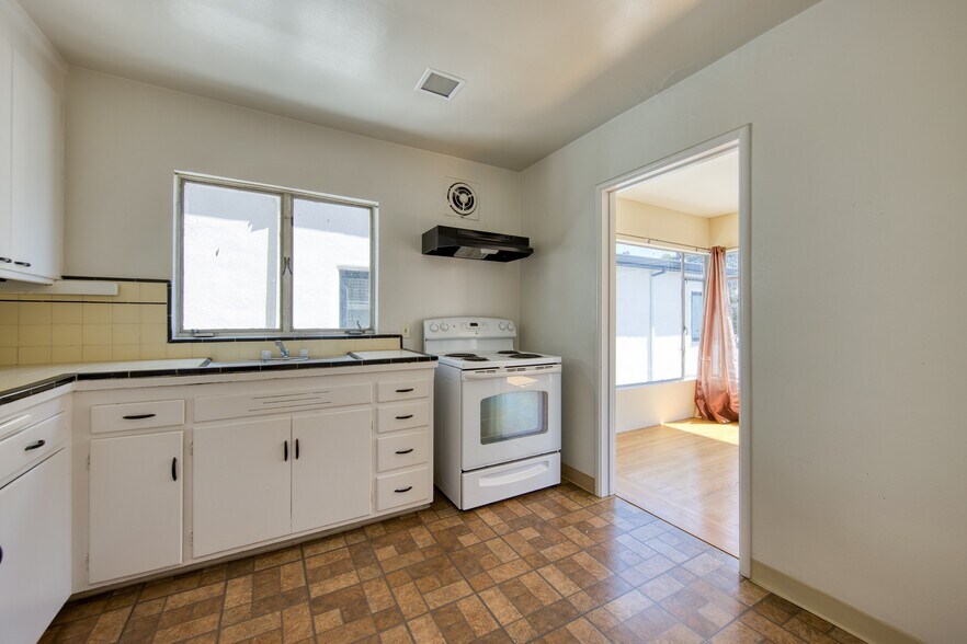 More Photos Of 410 Merritt Ave, Oakland Apartments For Sale