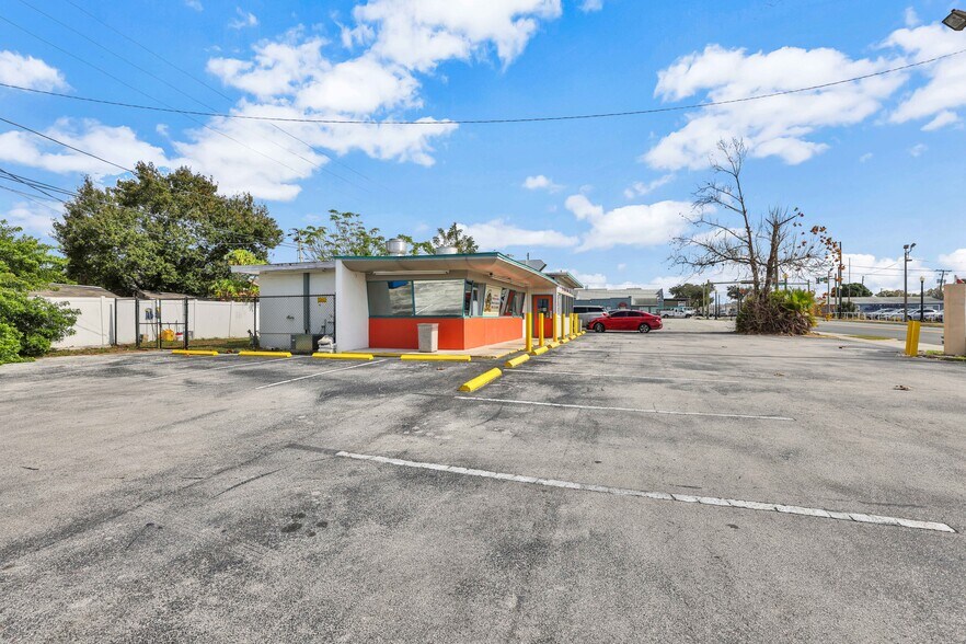 More Photos Of 114 Central Ave, Lake Wales Freestanding For Sale