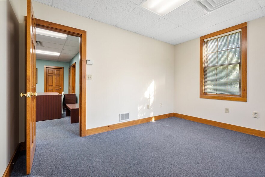 More Photos Of 41 Liberty Hill Rd, Henniker Medical For Sale