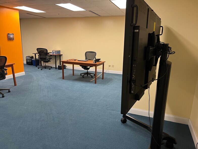 More Photos Of 211 W Wacker Dr, Chicago Office For Lease