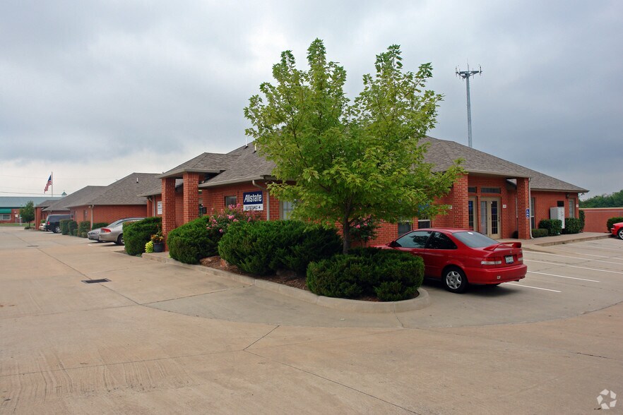 More Photos Of 3233 E Memorial Rd, Edmond Office For Lease