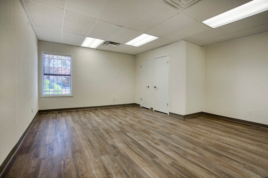 More Photos Of 1050 E University Dr, Mesa Office For Lease