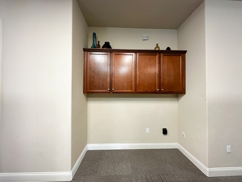 More Photos Of 170 Fitzgerald Rd, Lakeland Office For Lease