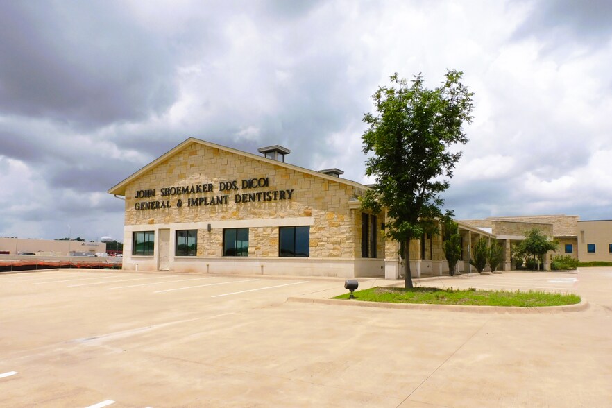 Primary Photo Of 1609 N Hwy 75, Sherman Medical For Lease