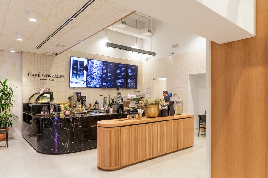 More Photos Of 500 7th Ave, New York Coworking Space