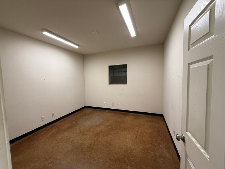 More Photos Of 4544 Maxey Rd, Alvarado Service For Lease