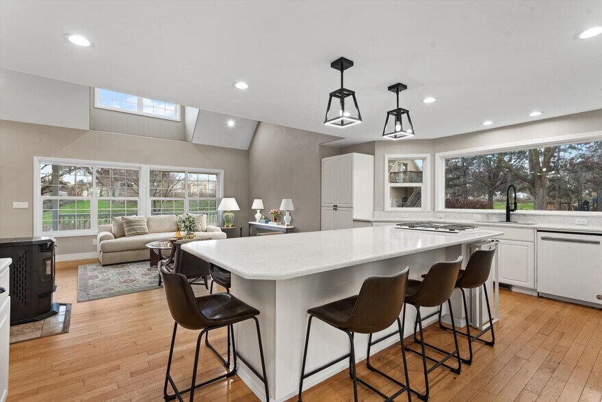 More Photos Of 10 W Sprague St, Echo Flex For Sale
