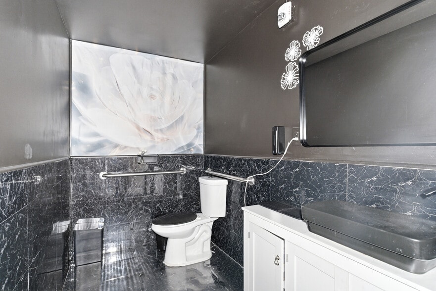 More Photos Of 99 Pulaski St, Newark Apartments For Sale