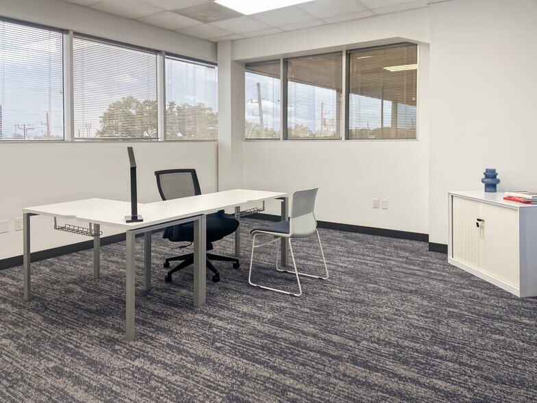 More Photos Of 16100 Cairnway Dr, Houston Coworking Space