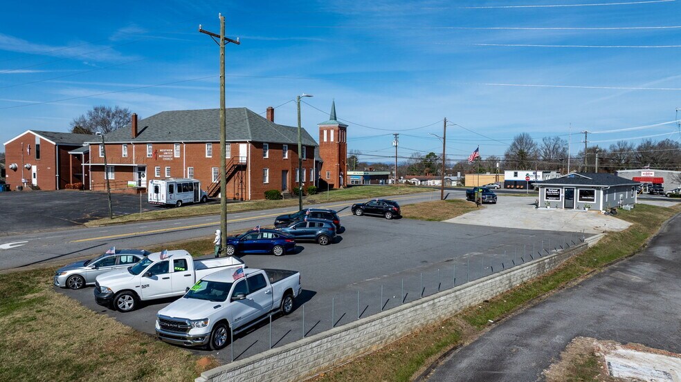 More Photos Of 121 13th St SW, Hickory Office For Sale