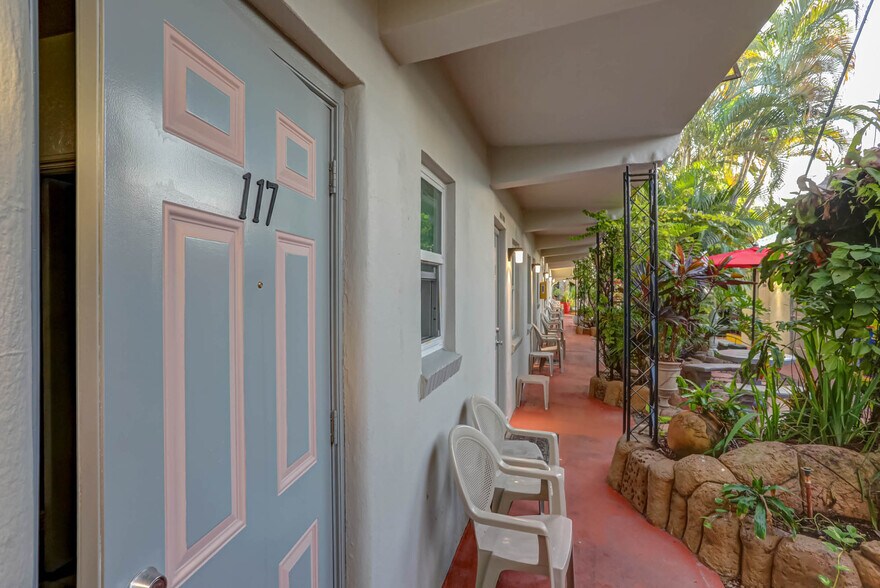 More Photos Of 1411 S Federal Hwy, Hollywood Hotel For Sale