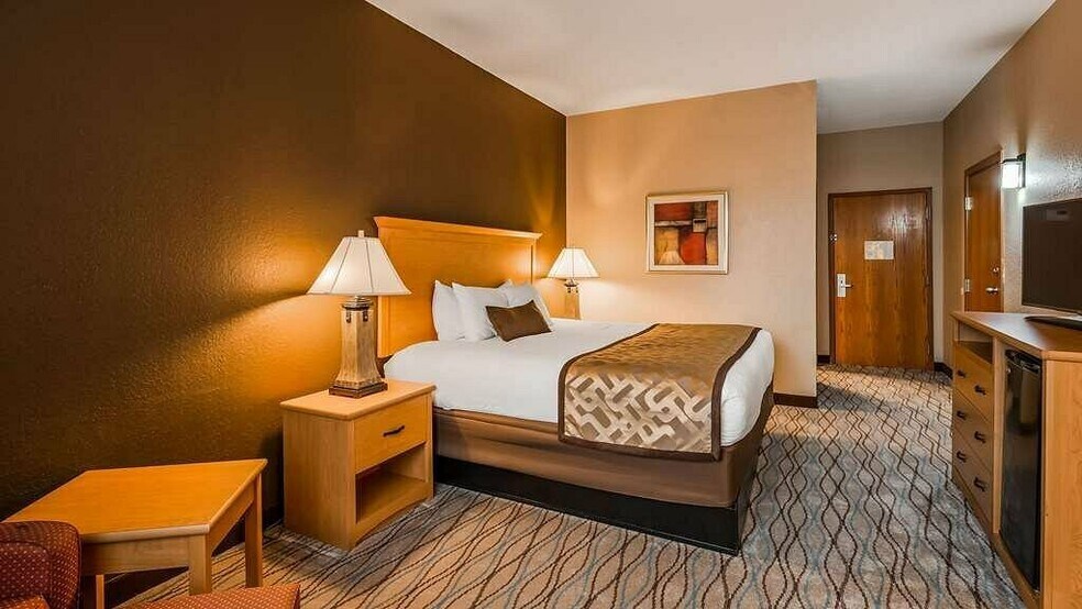More Photos Of 106 Holiday Ln, Locust Grove Hotel For Sale