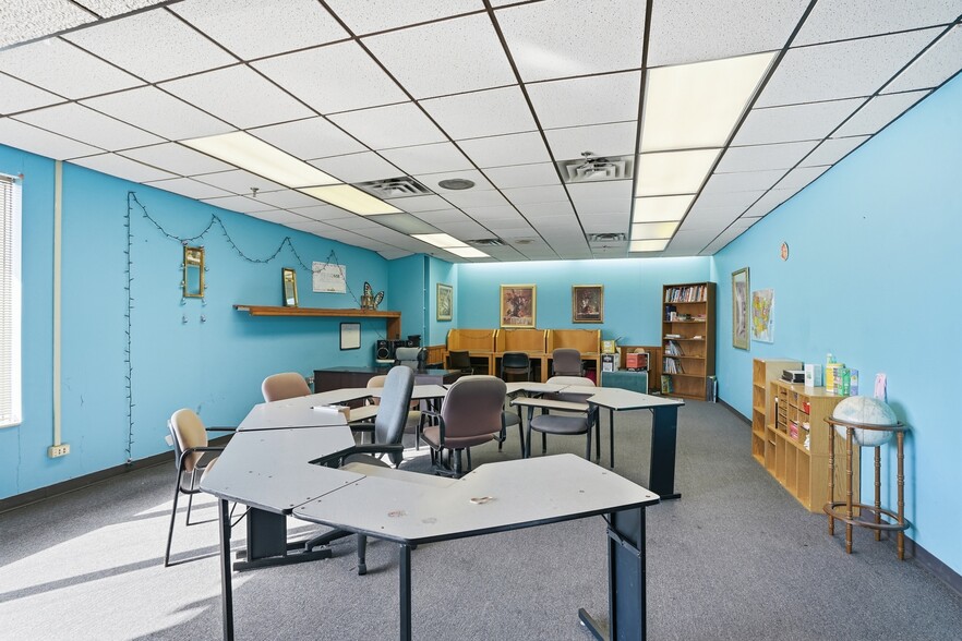 More Photos Of 17704-17718 Oak Park Ave, Tinley Park Office For Sale