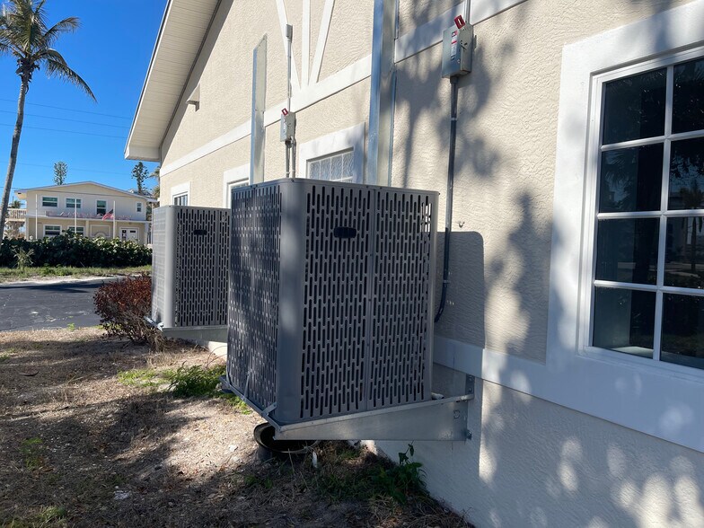 More Photos Of 6061 Estero Blvd, Fort Myers Bank For Sale