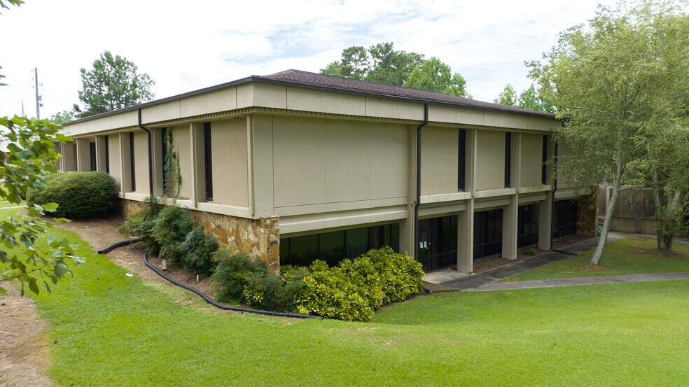 More Photos Of 1330 N Park St, Carrollton Medical For Lease