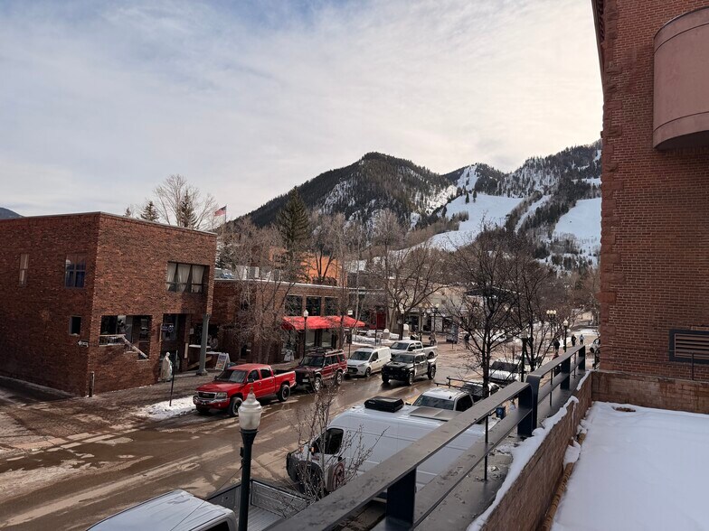 Primary Photo Of 205 S Mill St, Aspen Storefront For Lease