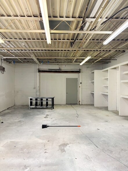 More Photos Of 1571 N Central Dr, Beavercreek Warehouse For Lease