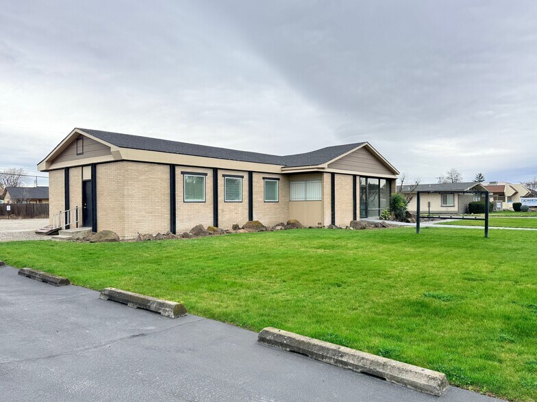 More Photos Of 2427 W Falls Ave, Kennewick Medical For Lease