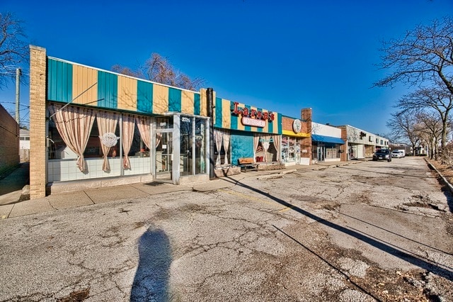 More Photos Of 3718-3720 Dempster St, Skokie Storefront For Sale
