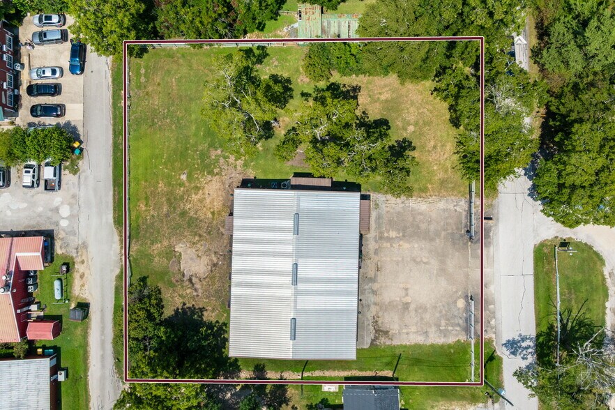 More Photos Of 213 Prairie St, Montgomery Industrial For Sale