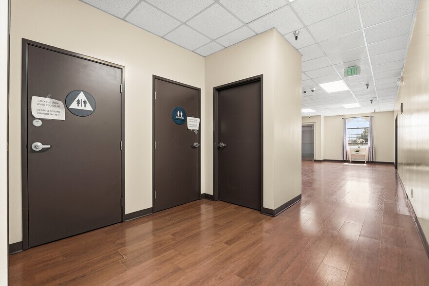 More Photos Of 902 N Grand Ave, Santa Ana Medical For Sale