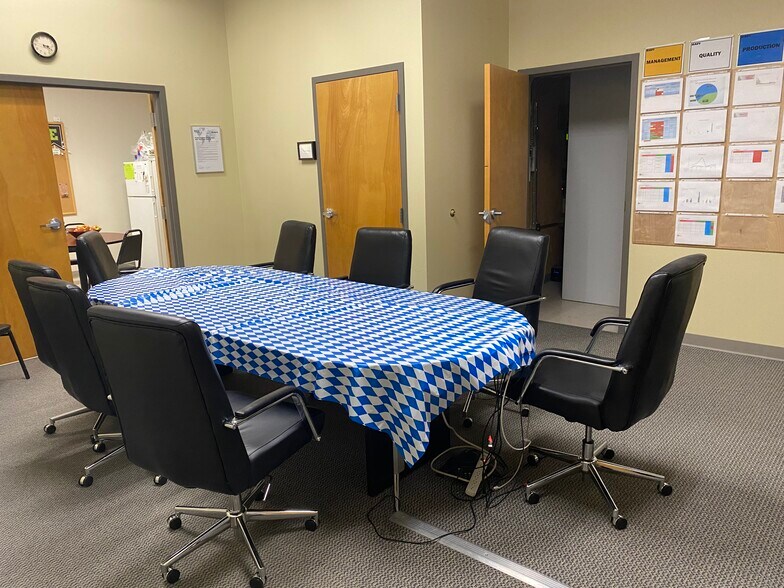 More Photos Of 18023 Highway 99, Lynnwood Light Manufacturing For Lease