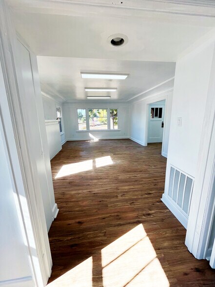 More Photos Of 422 3rd Ave S, Kent Office For Lease