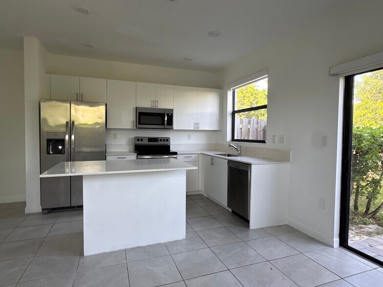 More Photos Of 28600 SW 132nd Ave, Homestead Apartments For Sale