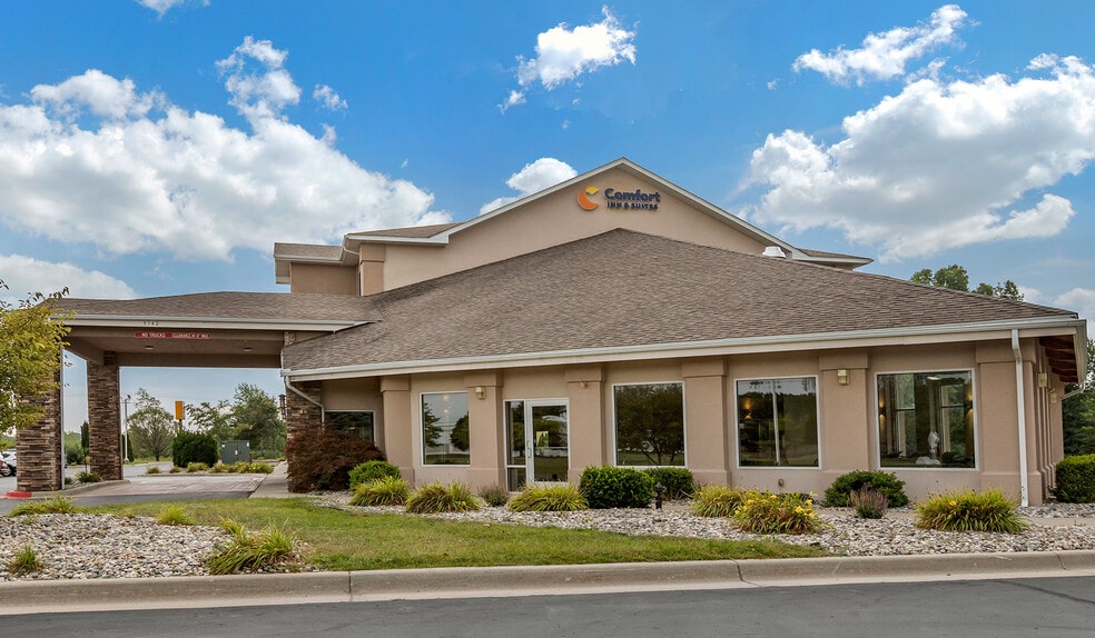 More Photos Of 9742 Woodlane Dr, Dimondale Hotel For Sale