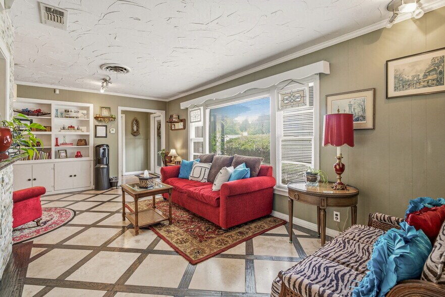 More Photos Of 416 S Morgan St, Granbury Office For Sale
