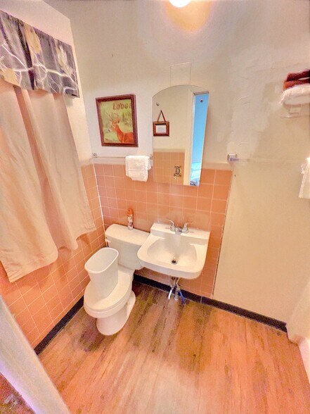 More Photos Of 413 W Broadway St, Hollis Hotel For Sale