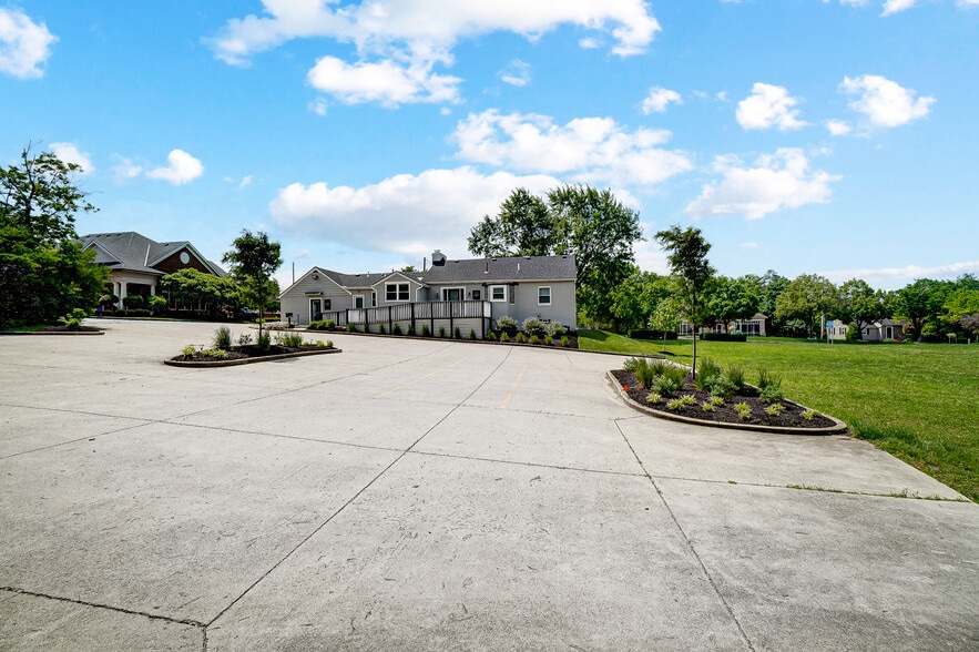 More Photos Of 235 W Franklin St, Centerville Storefront Retail Office For Lease