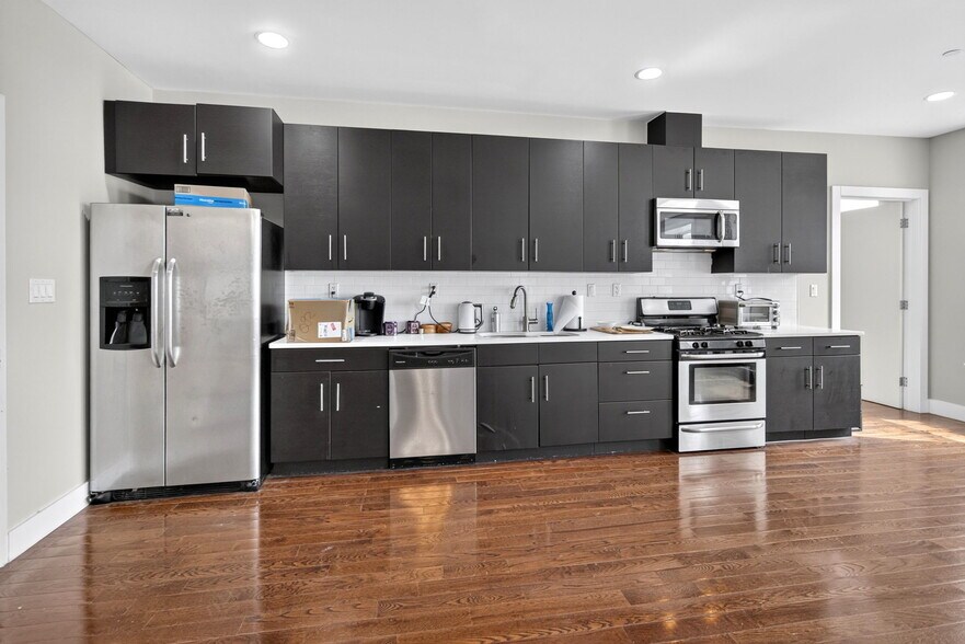 More Photos Of 83 Beaver St, Albany Apartments For Sale