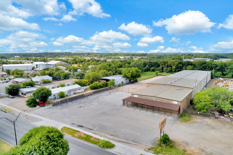 More Photos Of 2224 E Lancaster Ave, Fort Worth Warehouse For Lease
