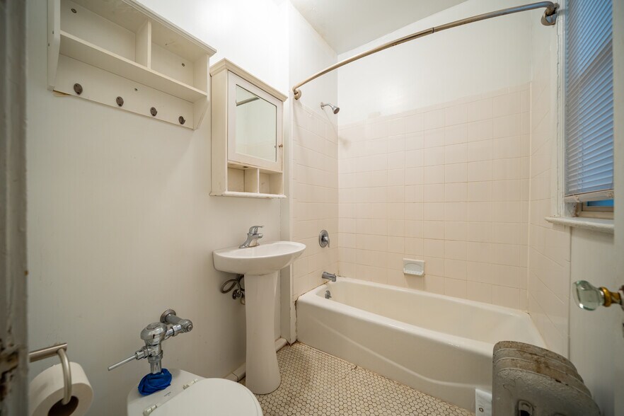 More Photos Of 12491-12497 Cedar Rd, Cleveland Apartments For Sale