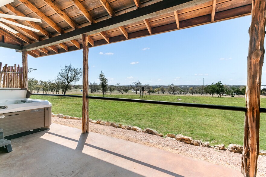 More Photos Of 100 Five Star Trl, Fredericksburg Hotel For Sale