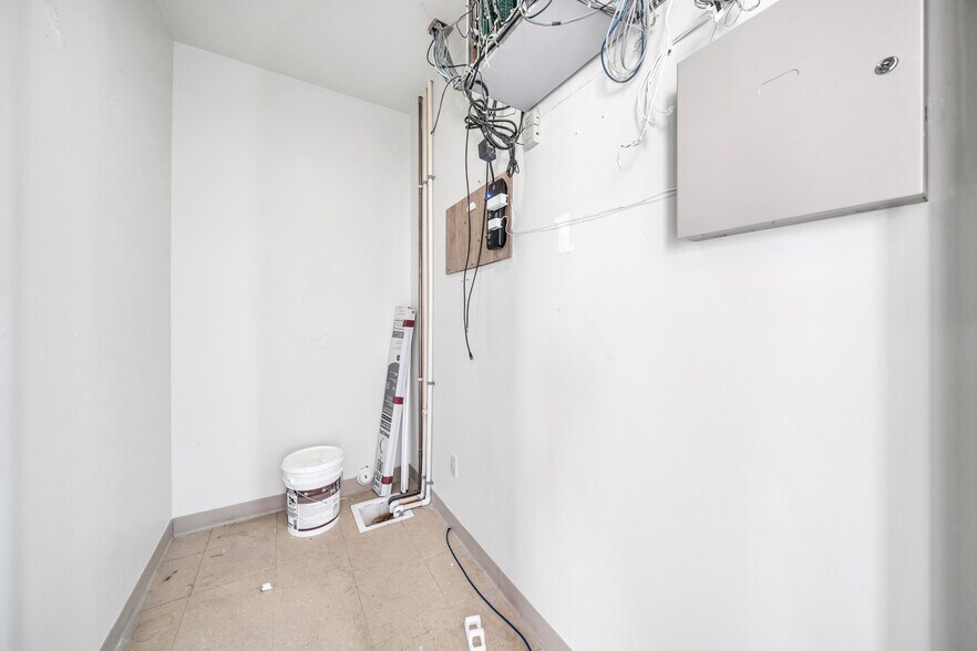 More Photos Of 4045 E Union Hills Dr, Phoenix Medical For Sale